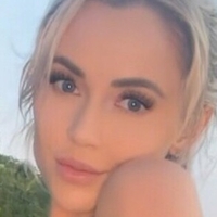 Міс Еллі Доусон Оголені