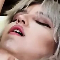 Міс Ніколі Оголені