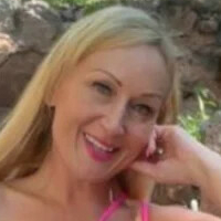 Момма Бомбшелл Оголені