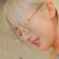 Момонага Сарина Оголені