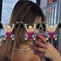 Ноемі Пюнті Оголені