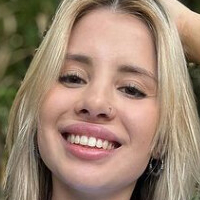 Паулі Беле Оголені