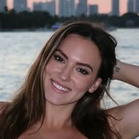 Присциллія Оголені