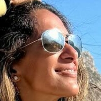 Сангита Патель Оголені