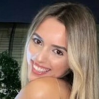 Севгі Акан Оголені