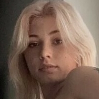 Сіблі Дурбороу (раніше відома як Едит Карл) Оголені