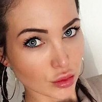 Стефані Джеймс Оголені