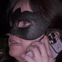 Ейвері Піч Оголені