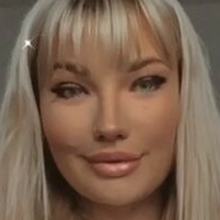 маленька блондинка Оголені