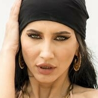 Тіна Ульмеану Оголені