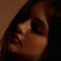 Юр Претті Келлі Оголені