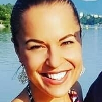 Ванесса Кузміч Оголені