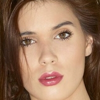 Вікторія Перл Оголені