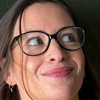 з Аннамаре Оголені