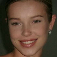 зоетвістм'юзик Оголені